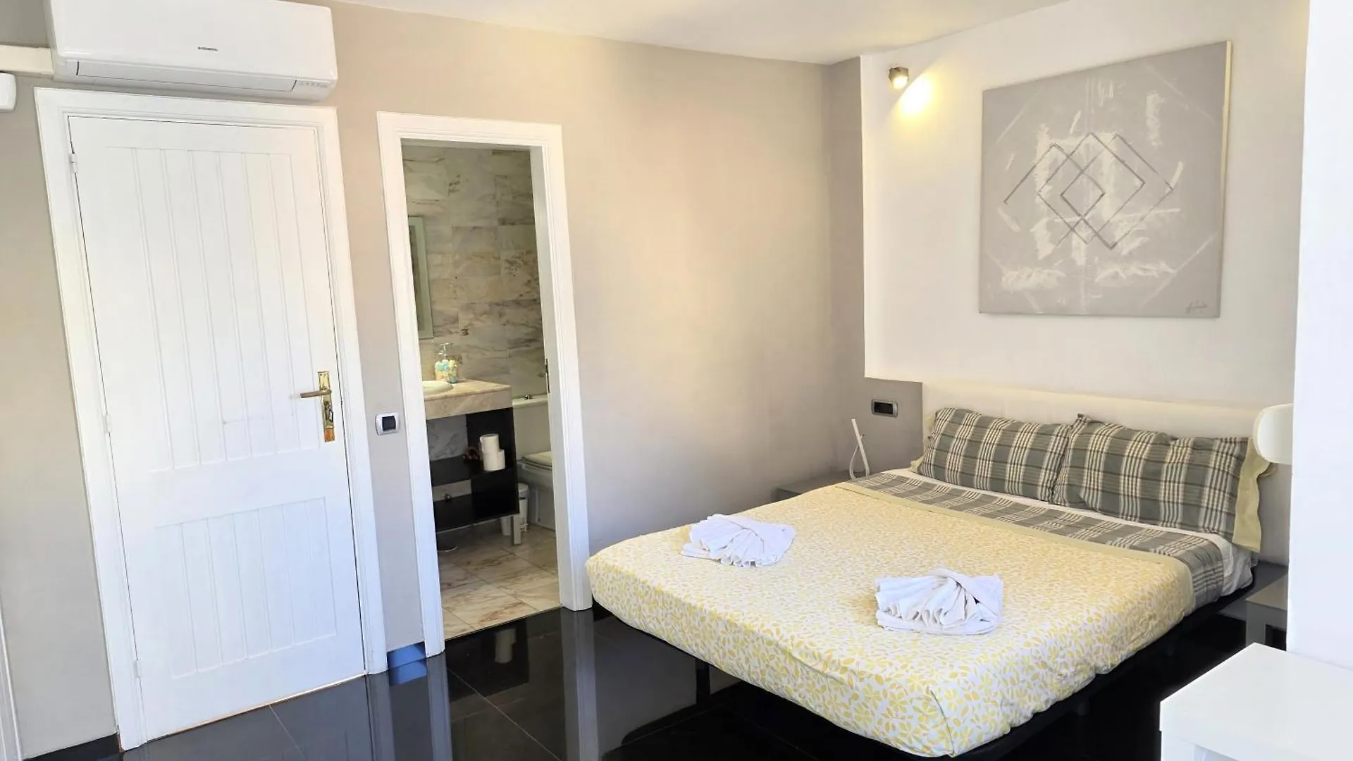 Suites Beach House Playa de las Americas  Prázdninový dům Playa de las Americas (Tenerife)
